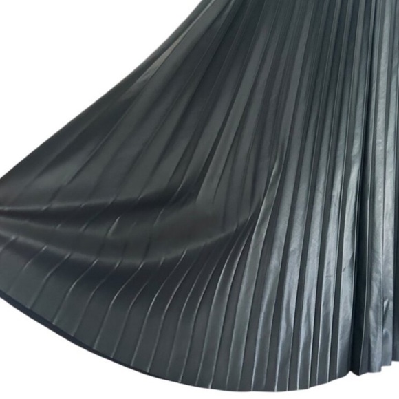 Frank Lyman Design Black Midi Skirt - Faux Leather - Picture 2 of 8